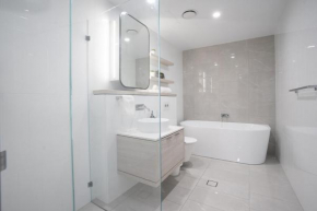 New Beachfront Sky Suite Surfers, Surfers Paradise